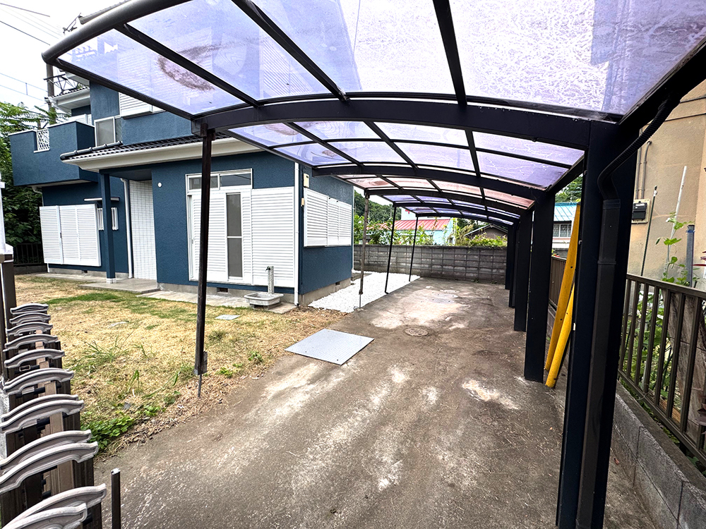 カーポート付き駐車場